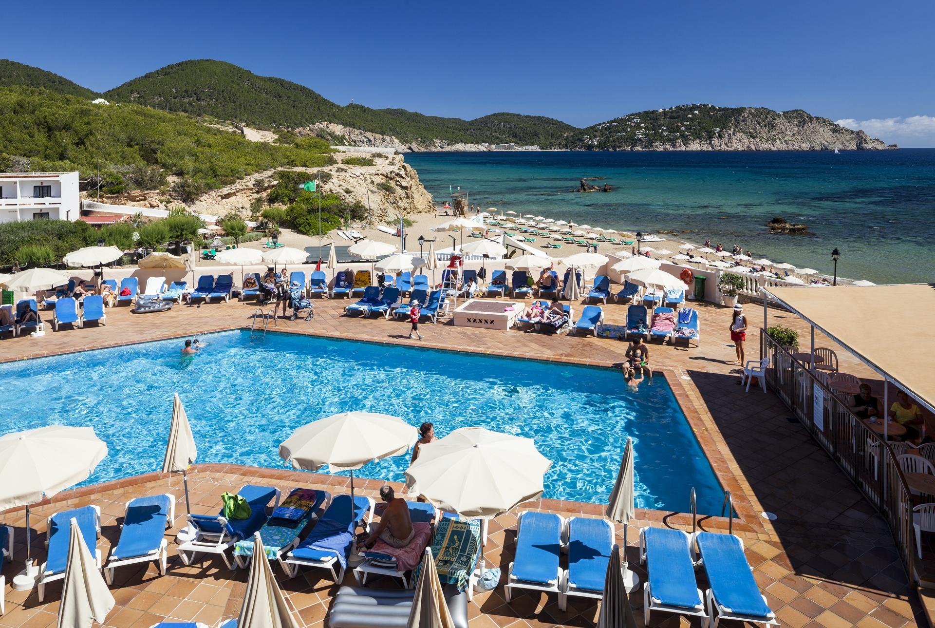 Invisa Hotel Club Cala Blanca Playa DPlaya Des Figueral Exterior foto