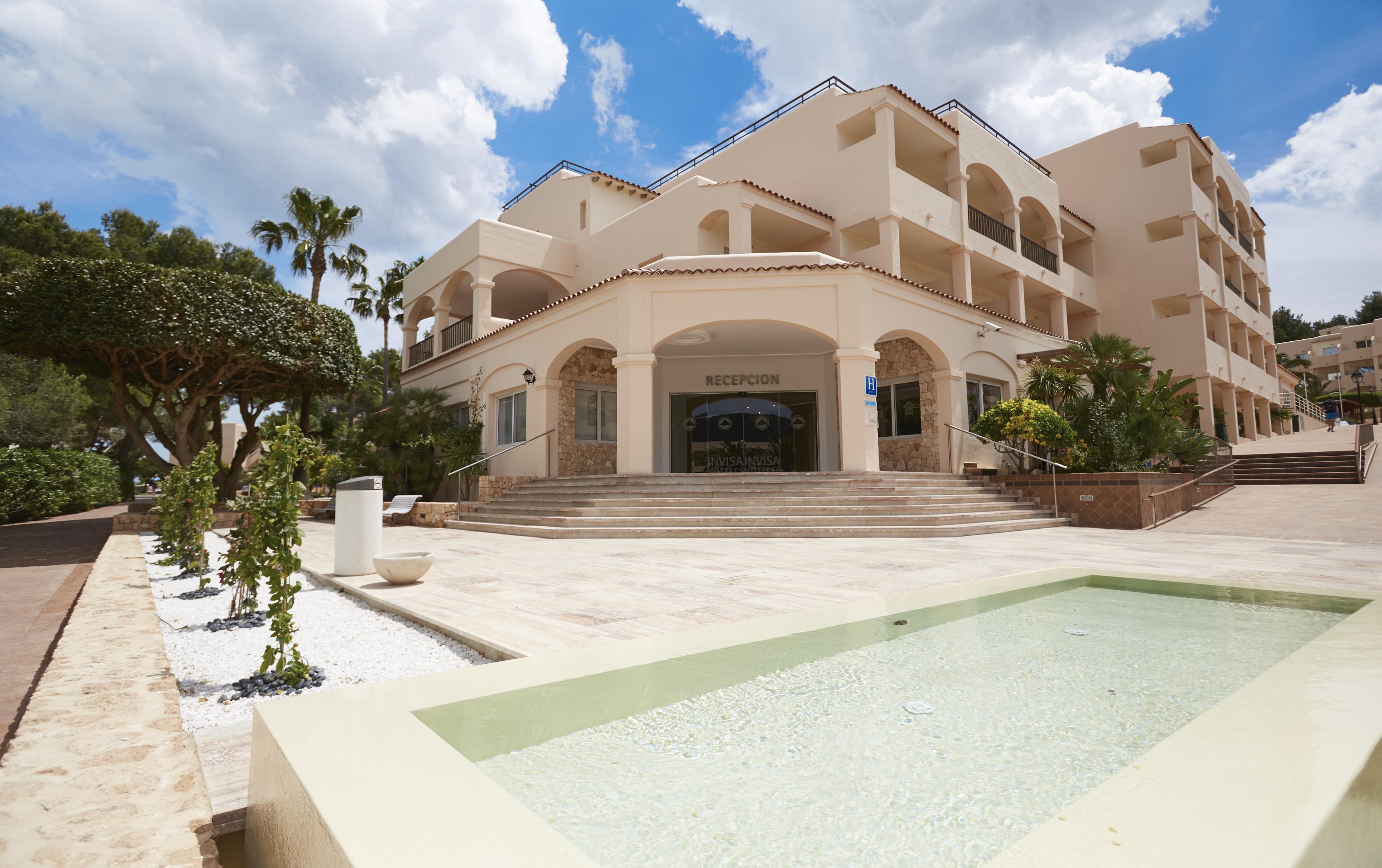 Invisa Hotel Club Cala Blanca Playa DPlaya Des Figueral Exterior foto