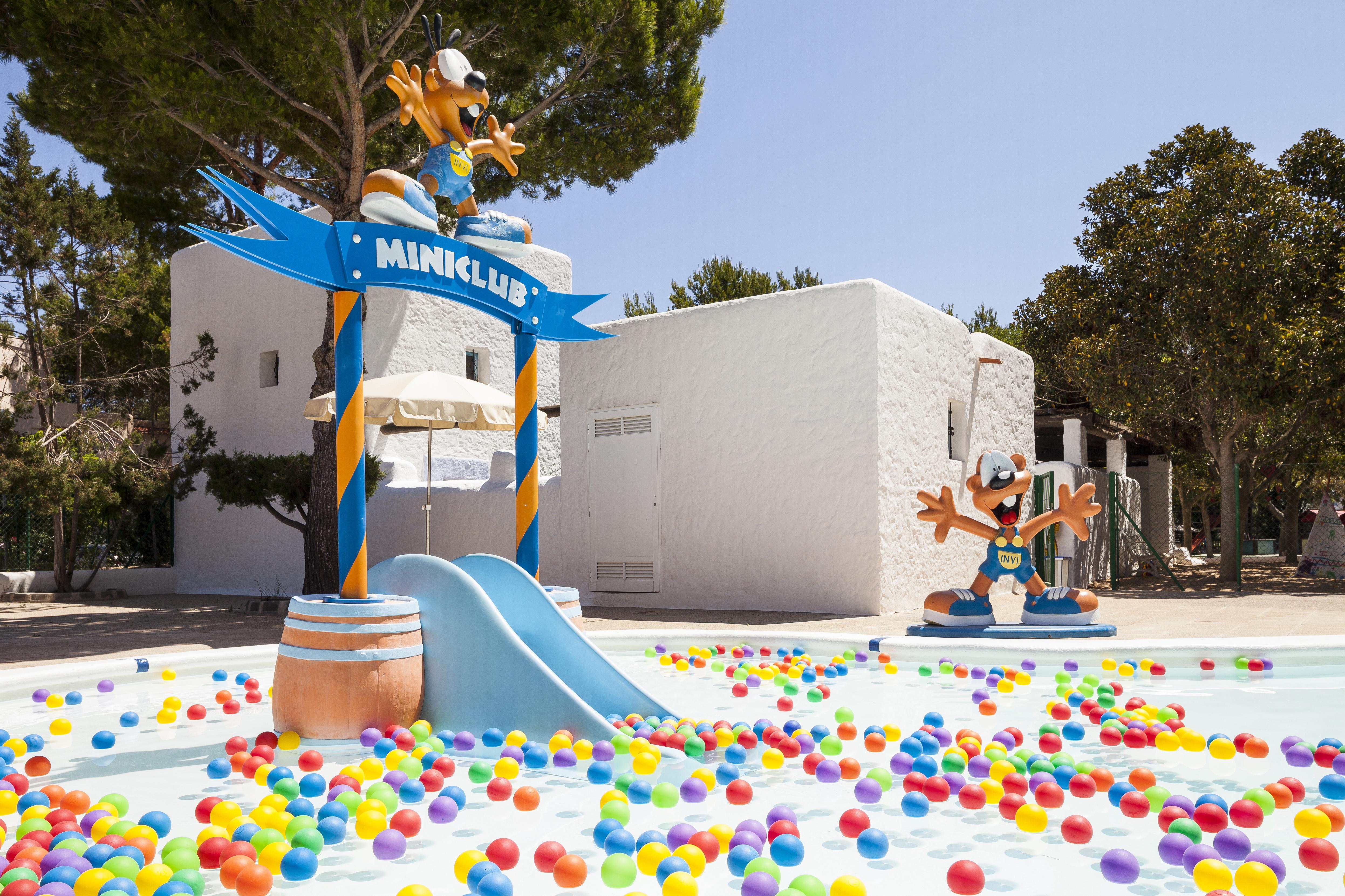 Invisa Hotel Club Cala Blanca Playa DPlaya Des Figueral Exterior foto