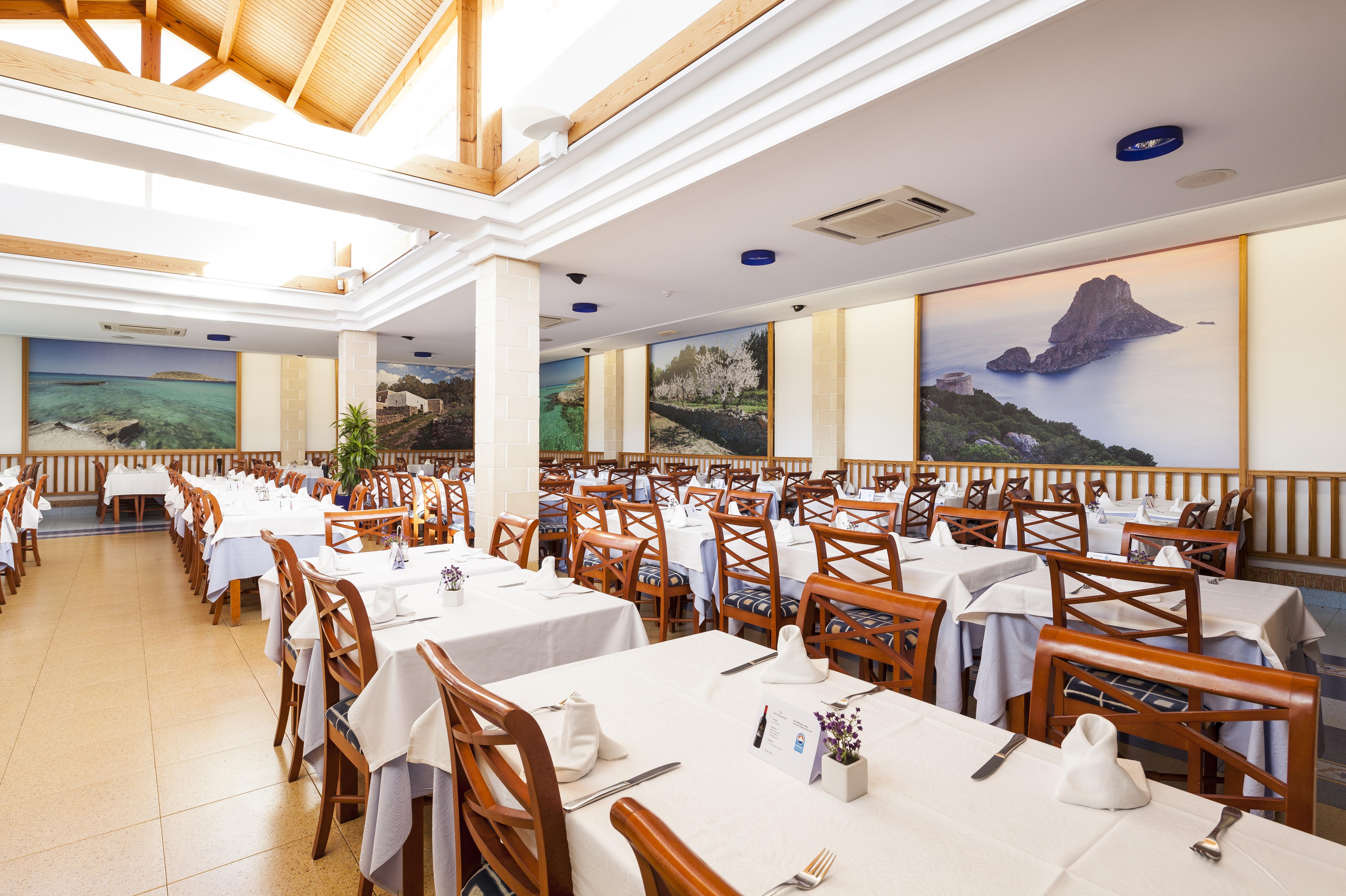 Invisa Hotel Club Cala Blanca Playa DPlaya Des Figueral Exterior foto