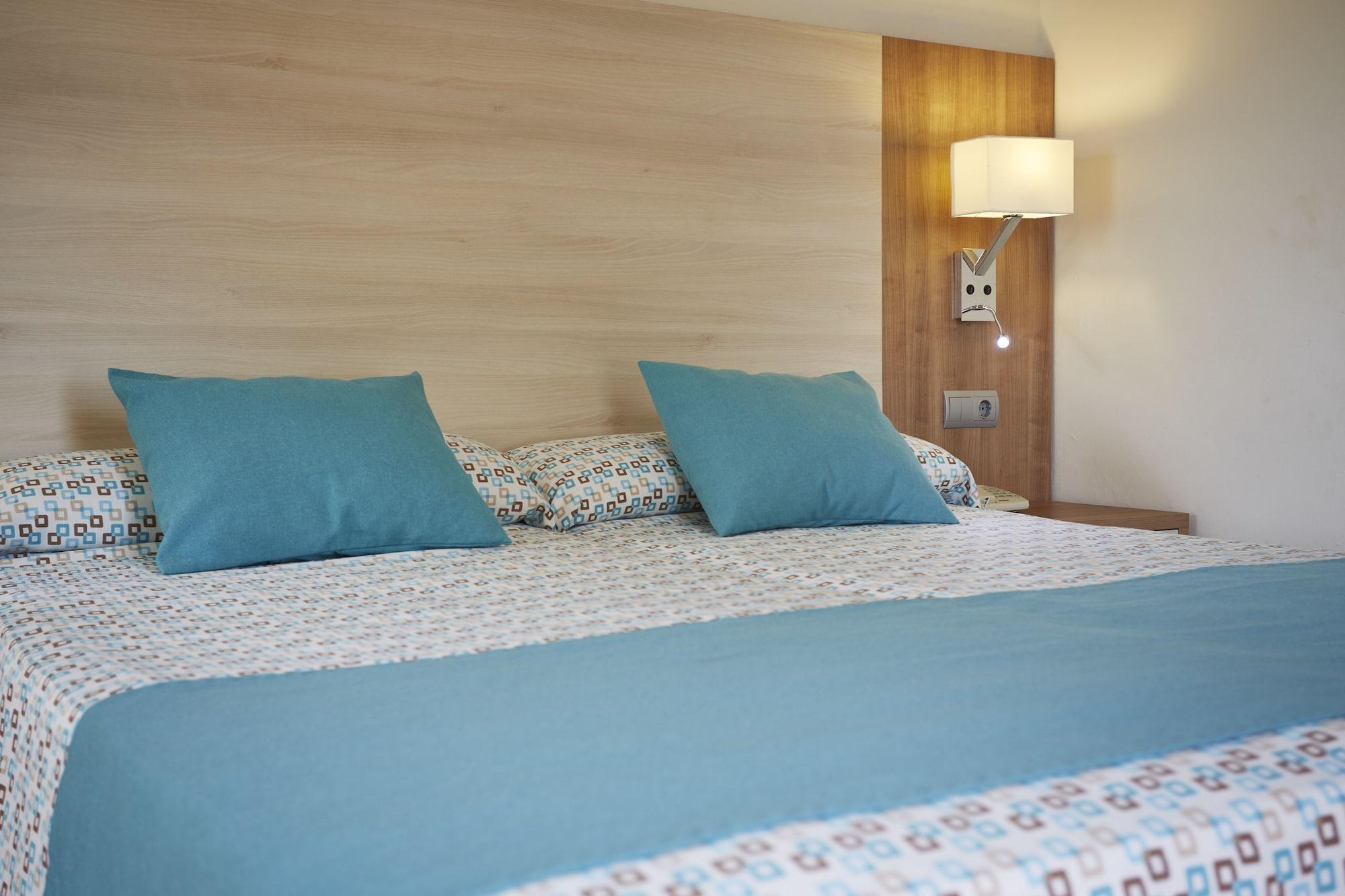 Invisa Hotel Club Cala Blanca Playa DPlaya Des Figueral Exterior foto