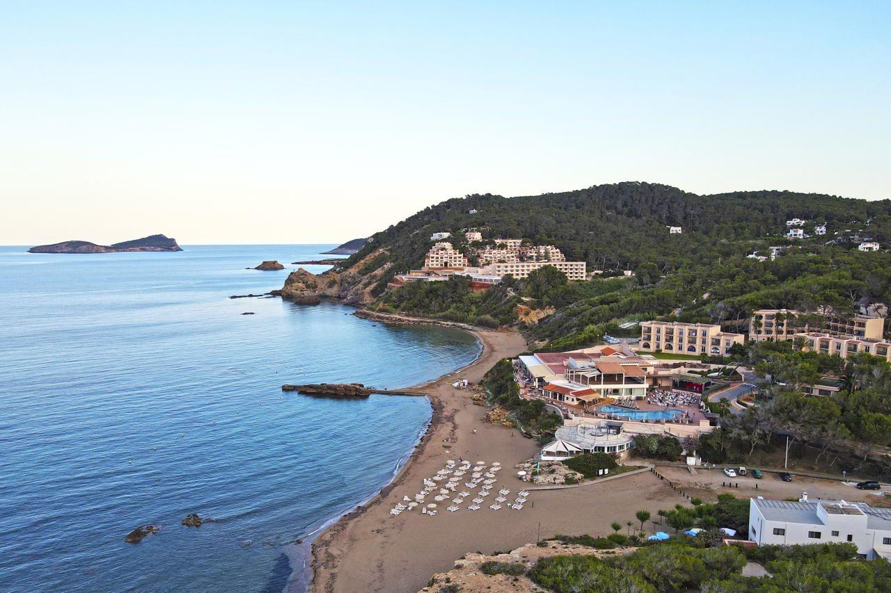 Invisa Hotel Club Cala Blanca Playa DPlaya Des Figueral Exterior foto