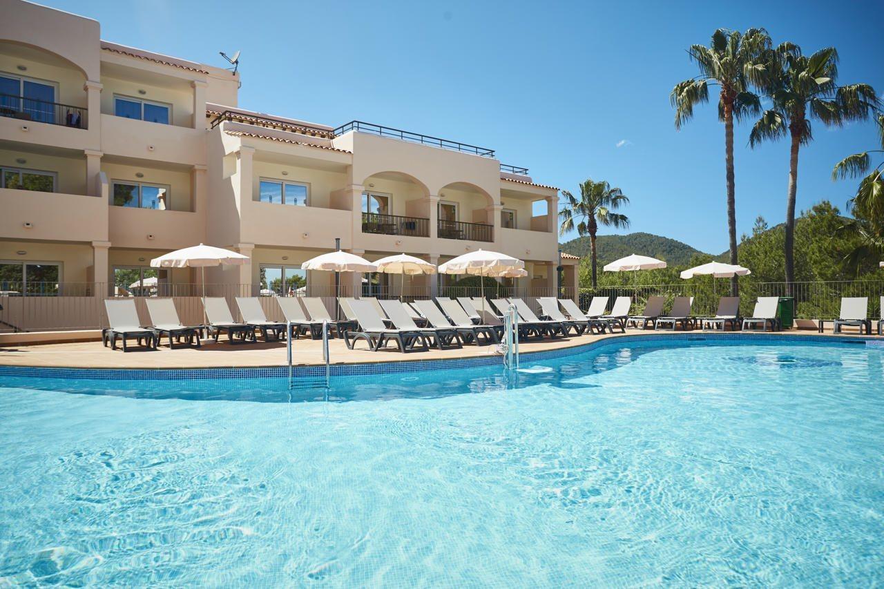 Invisa Hotel Club Cala Blanca Playa DPlaya Des Figueral Exterior foto