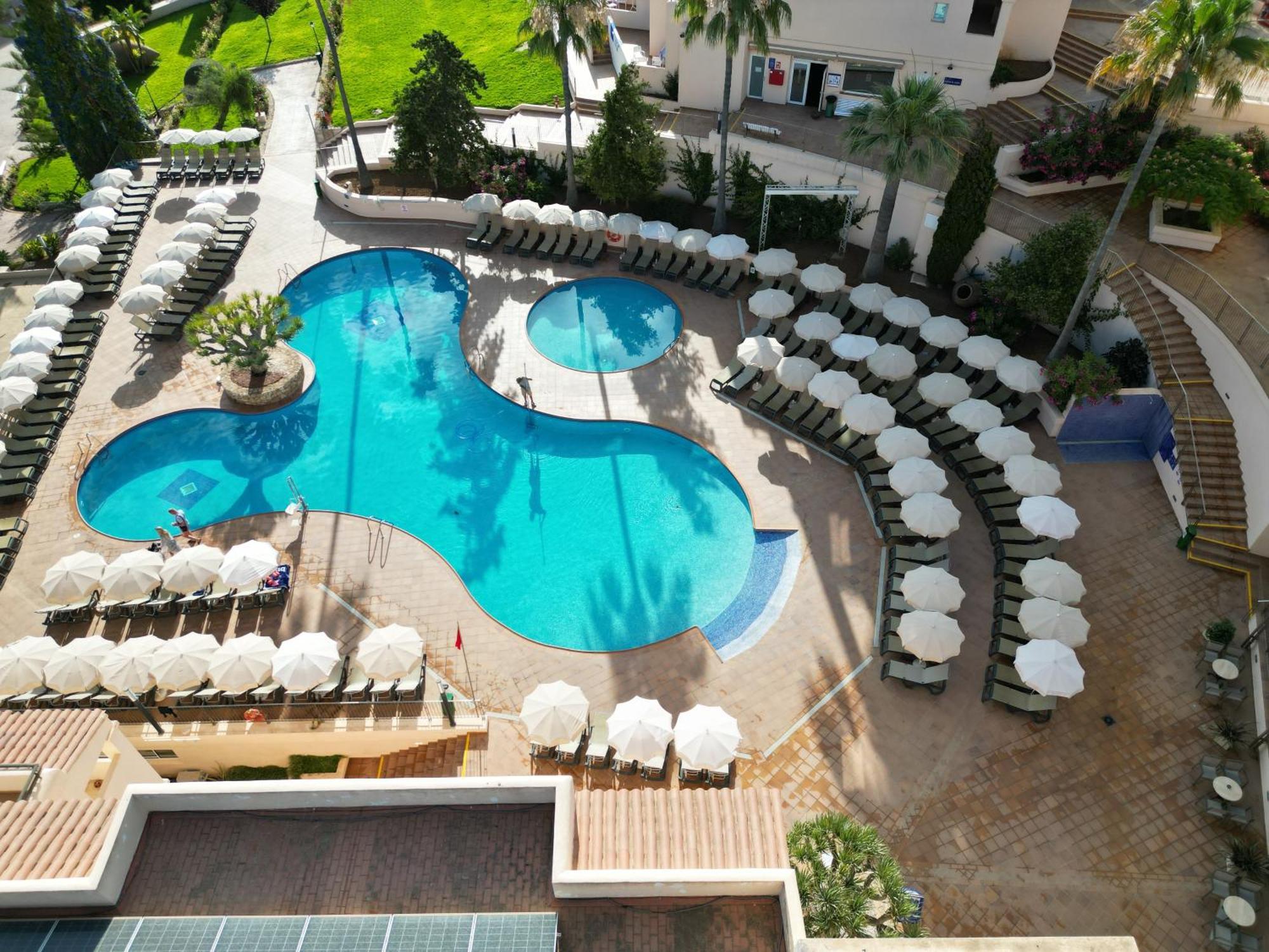 Invisa Hotel Club Cala Blanca Playa DPlaya Des Figueral Exterior foto